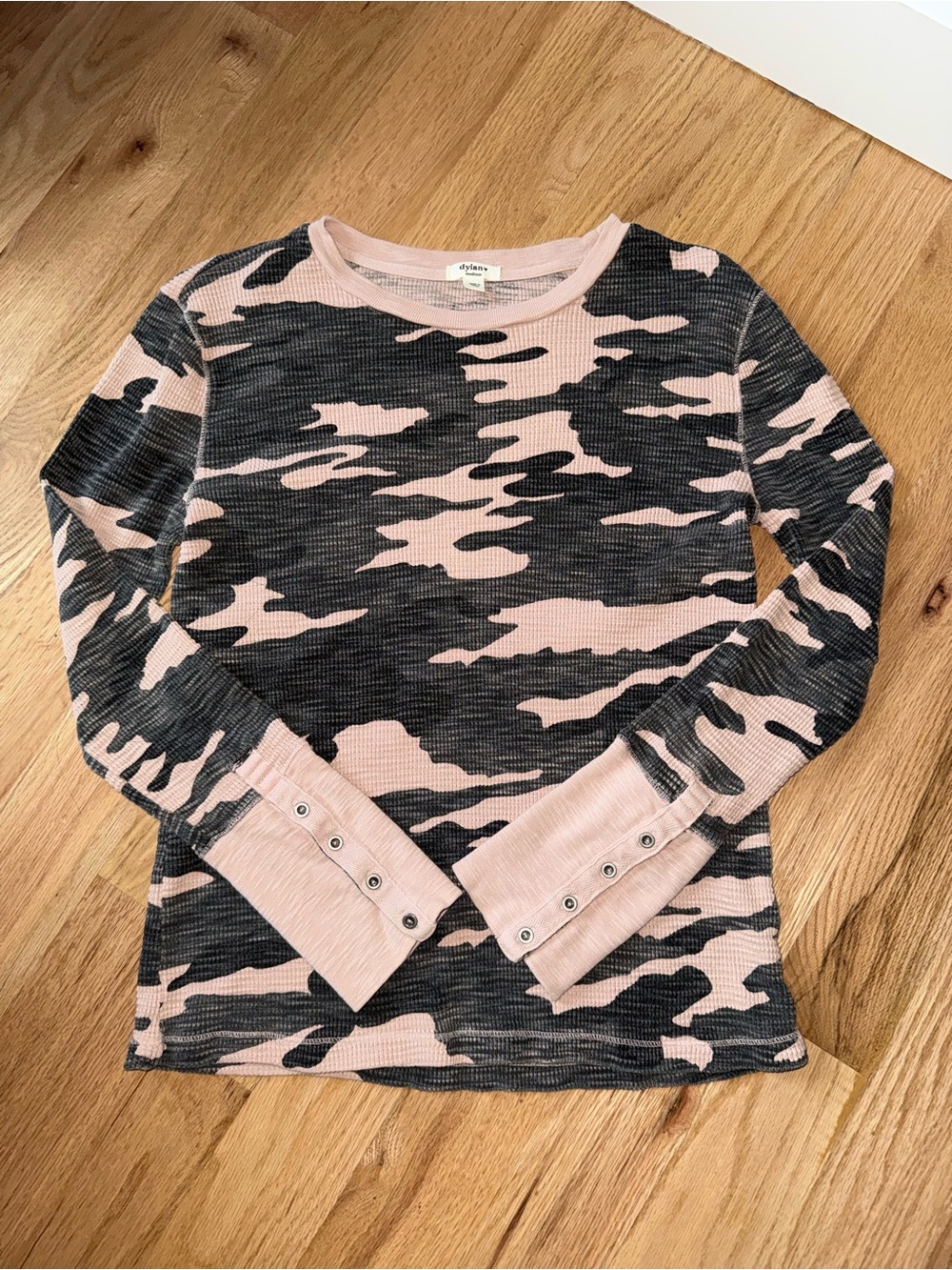dylan 100% Cotton Camo Thermal Long Sleeve Shirt Pink Gray Cuff Details Medium